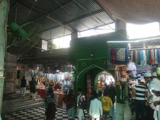 Dans la mosquée