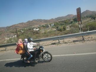 3 sur une moto